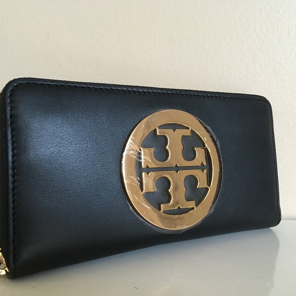 TORY BURCH NWT  CHARLIE ZIP CONTINENTAL WALLET